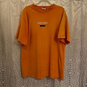 👕 Vintage MGM Grand Las Vegas T-Shirt – Retro Casino Souvenir